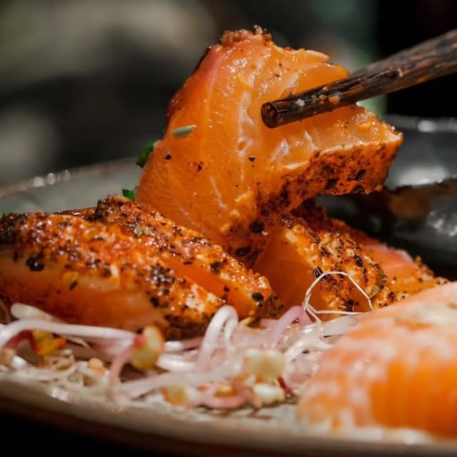 Salmón flameado